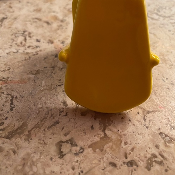 RETIRED -rare find -NORA FLEMING YELLOW CHAIR mini - Picture 4 of 5